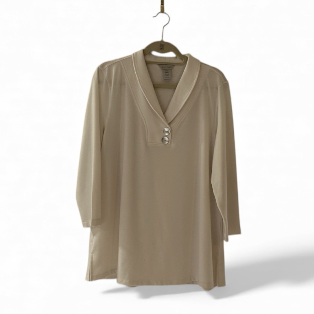 NWT Ladies Ivory Blouse W 2 Silver Buttons Size XL Stunning elegant top.